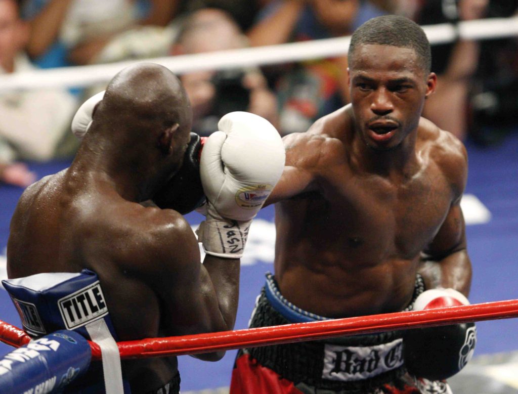 Chad Dawson of the U.S. (R) lands a right to Antonio Tarver of the U.S. during the IBF light heavyweight title fight at the  Hard Rock Hotel & Casino in Las Vegas, Nevada on May 9, 2009. Dawson won the fight by unanimous decision. REUTERS/R. Marsh Starks (UNITED STATES SPORT BOXING)